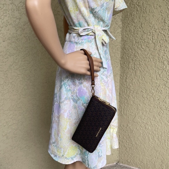 Michael Kors Jet Set Travel Large Travel CONTINENTAL Wallet-Wristlet - Picture 3 of 16